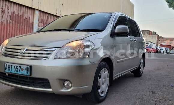 Comprar Usado Toyota Raum Castanho Carro em Maputo em Maputo