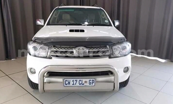 Nunua Ilio tumika Toyota Fortuner Nyeupe Gari ndani ya Balama nchini Cabo Delgado Nunua Ilio tumika Toyota Fortuner Nyeupe Gari ndani ya Balama nchini Cabo Delgado