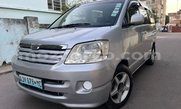 Comprar Usado Toyota Noah Prata Carro em Maputo em Maputo