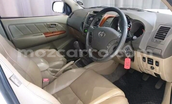 Nunua Ilio tumika Toyota Fortuner Nyeupe Gari ndani ya Balama nchini Cabo Delgado Nunua Ilio tumika Toyota Fortuner Nyeupe Gari ndani ya Balama nchini Cabo Delgado