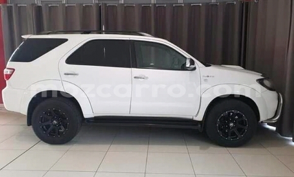Nunua Ilio tumika Toyota Fortuner Nyeupe Gari ndani ya Balama nchini Cabo Delgado Nunua Ilio tumika Toyota Fortuner Nyeupe Gari ndani ya Balama nchini Cabo Delgado