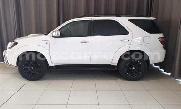 Nunua Ilio tumika Toyota Fortuner Nyeupe Gari ndani ya Balama nchini Cabo Delgado Nunua Ilio tumika Toyota Fortuner Nyeupe Gari ndani ya Balama nchini Cabo Delgado