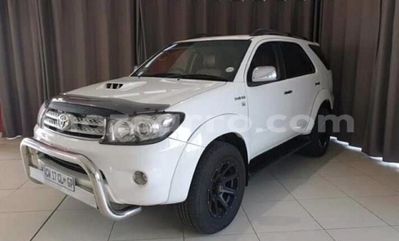 Nunua Ilio tumika Toyota Fortuner Nyeupe Gari ndani ya Balama nchini Cabo Delgado Nunua Ilio tumika Toyota Fortuner Nyeupe Gari ndani ya Balama nchini Cabo Delgado