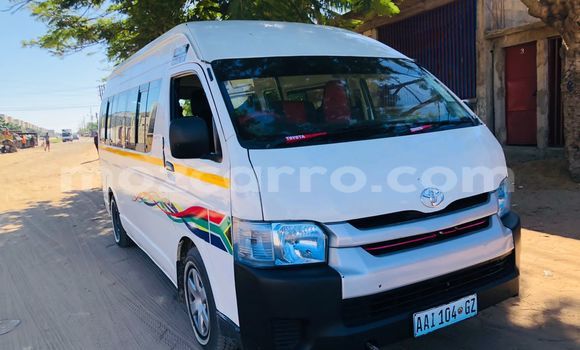 Nunua Ilio tumika Toyota Hiace Nyeupe Gari ndani ya Maputo nchini Maputo