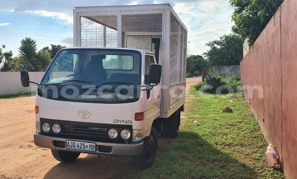 Comprar Usado Toyota Dyna Branco Caminhão em Maputo em Maputo Comprar Usado Toyota Dyna Branco Caminhão em Maputo em Maputo