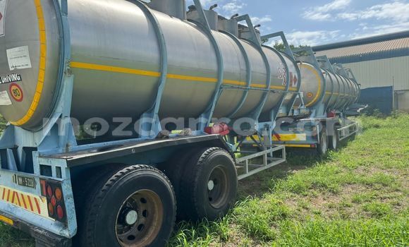 Nunua Ilio tumika AM General HMMWV (Humvee) Nyingine Gari ndani ya Maputo nchini Maputo