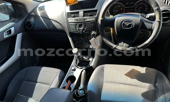 Nunua Ilio tumika Mazda BT-50 Fedha Gari ndani ya Maputo nchini Maputo Nunua Ilio tumika Mazda BT-50 Fedha Gari ndani ya Maputo nchini Maputo
