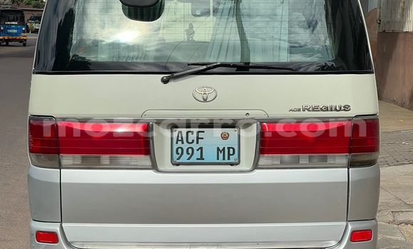 Comprar Usado Toyota RegiusAce Branco Carro em Maputo em Maputo Comprar Usado Toyota RegiusAce Branco Carro em Maputo em Maputo