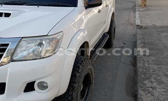 Tenga Tsaru Toyota Hilux Chena Mota in Maputo in Maputo