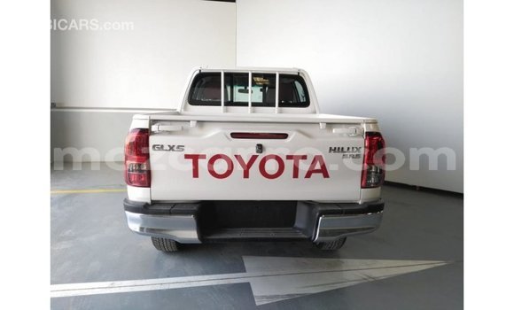 Nunua Imported Toyota Hilux Nyeupe Gari ndani ya Import - Dubai nchini Cabo Delgado Nunua Imported Toyota Hilux Nyeupe Gari ndani ya Import - Dubai nchini Cabo Delgado