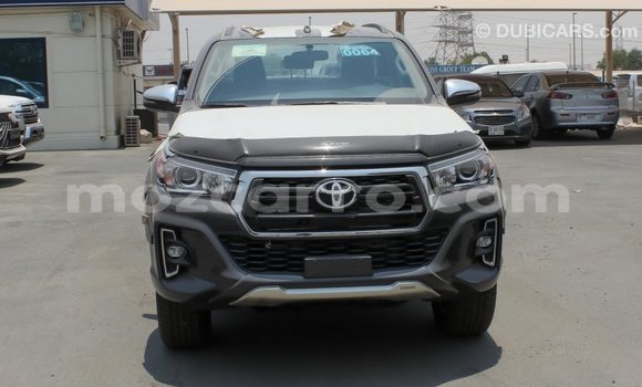 Nunua Imported Toyota Hilux Nyeusi Gari ndani ya Import - Dubai nchini Cabo Delgado Nunua Imported Toyota Hilux Nyeusi Gari ndani ya Import - Dubai nchini Cabo Delgado