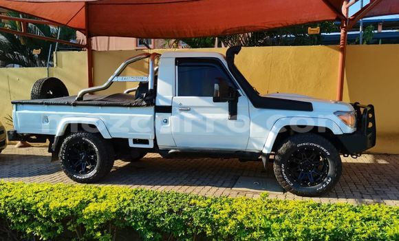 Comprar Novo Toyota Land Cruiser Branco Carro em Maputo em Maputo Comprar Novo Toyota Land Cruiser Branco Carro em Maputo em Maputo