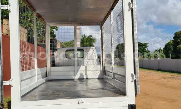 Nunua Ilio tumika Toyota Hilux Nyeupe Gari ndani ya Maputo nchini Maputo Nunua Ilio tumika Toyota Hilux Nyeupe Gari ndani ya Maputo nchini Maputo