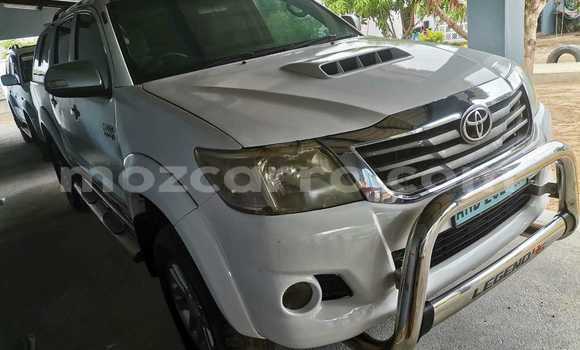 Nunua Ilio tumika Toyota Hilux Nyeupe Gari ndani ya Maputo nchini Maputo Nunua Ilio tumika Toyota Hilux Nyeupe Gari ndani ya Maputo nchini Maputo