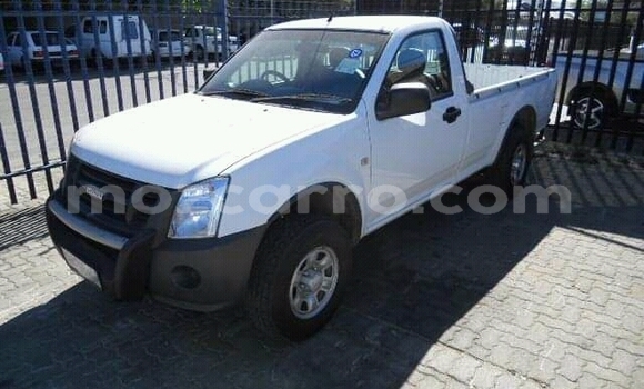 Tenga Tsaru Isuzu KB Chena Mota in Maputo in Maputo Tenga Tsaru Isuzu KB Chena Mota in Maputo in Maputo
