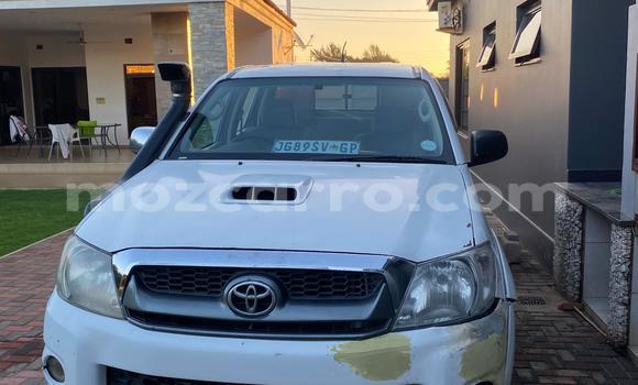 Comprar Usado Toyota Hilux Branco Carro em Maputo em Maputo