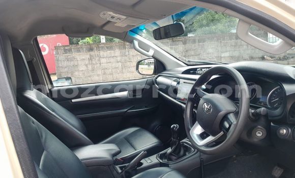 Nunua Ilio tumika Toyota Hilux Brown Gari ndani ya Maputo nchini Maputo Nunua Ilio tumika Toyota Hilux Brown Gari ndani ya Maputo nchini Maputo