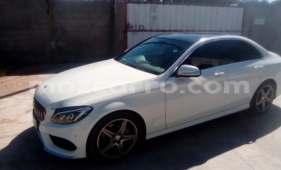 Comprar Usado Mercedes-Benz C250 coupe Branco Carro em Maputo em Maputo