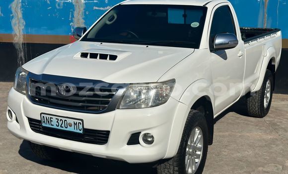 Nunua Ilio tumika Toyota Hilux Nyeupe Gari ndani ya Maputo nchini Maputo
