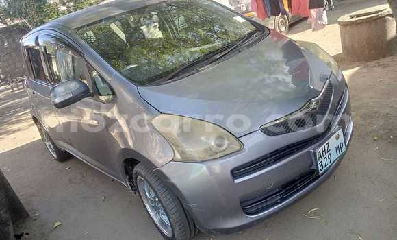 Comprar Usado Toyota Ractis Prata Carro em Maputo em Maputo