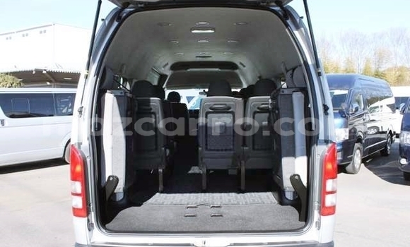 Tenga Imported Toyota Hiace Zvimwe Mota in Import - Dubai in Cabo Delgado Tenga Imported Toyota Hiace Zvimwe Mota in Import - Dubai in Cabo Delgado