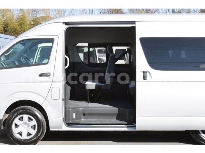 Big with watermark hiace highroof011