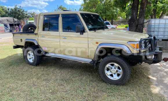 Nunua Ilio tumika Toyota Land Cruiser Brown Gari ndani ya Maputo nchini Maputo Nunua Ilio tumika Toyota Land Cruiser Brown Gari ndani ya Maputo nchini Maputo
