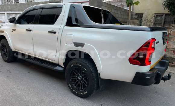 Buy Used Toyota Hiluxe Revo White Car in Maputo in Maputo Buy Used Toyota Hiluxe Revo White Car in Maputo in Maputo