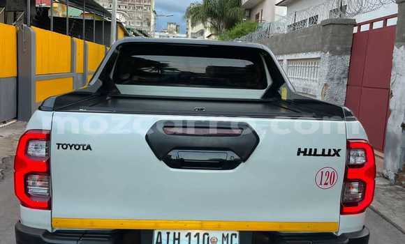Buy Used Toyota Hiluxe Revo White Car in Maputo in Maputo Buy Used Toyota Hiluxe Revo White Car in Maputo in Maputo
