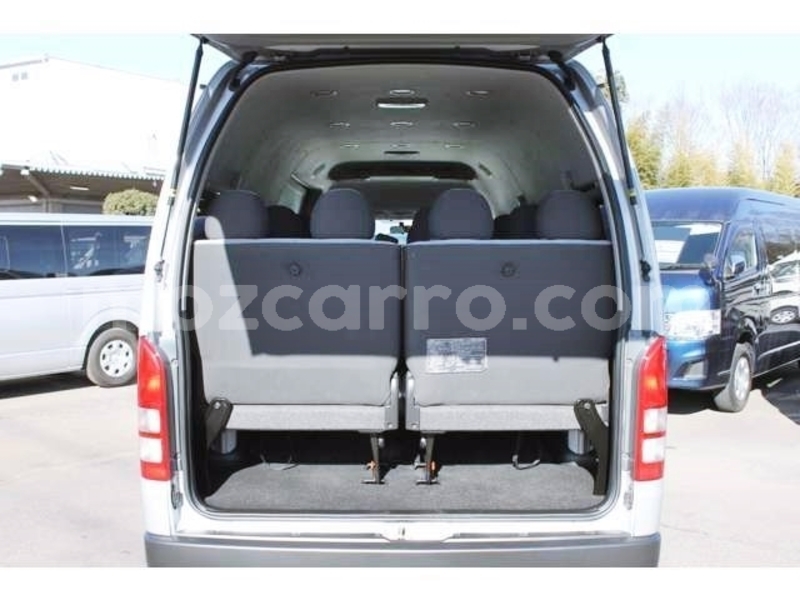 Big with watermark hiace highroof018