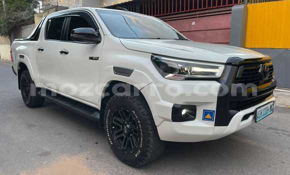 Nunua Mpya Toyota Hiluxe Revo Nyeupe Gari ndani ya Maputo nchini Maputo