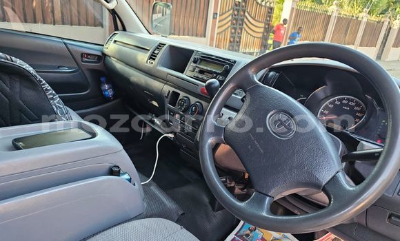 Buy Used Toyota Hiace White Car in Maputo in Maputo Buy Used Toyota Hiace White Car in Maputo in Maputo