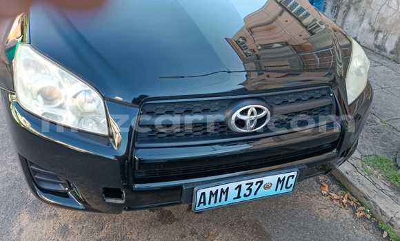 Nunua Ilio tumika Toyota RAV4 Nyeusi Gari ndani ya Maputo nchini Maputo
