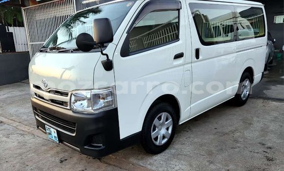 Comprar Usado Toyota Hiace Branco Carro em Maputo em Maputo