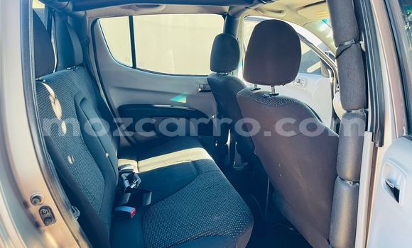 Tenga Tsaru Mitsubishi L200 Beige Mota in Maputo in Maputo Tenga Tsaru Mitsubishi L200 Beige Mota in Maputo in Maputo