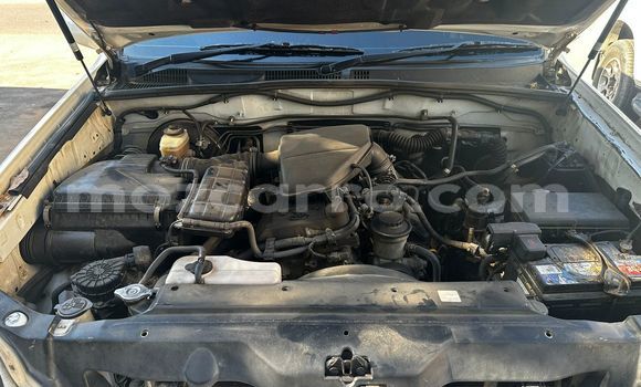 Nunua Ilio tumika Toyota Land Cruiser Prado Nyeupe Gari ndani ya Maputo nchini Maputo Nunua Ilio tumika Toyota Land Cruiser Prado Nyeupe Gari ndani ya Maputo nchini Maputo