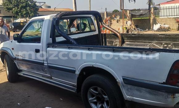Comprar Usado Isuzu KB Branco Carro em Maputo em Maputo