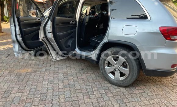 Nunua Ilio tumika Jeep Grand Cherokee Fedha Gari ndani ya Maputo nchini Maputo Nunua Ilio tumika Jeep Grand Cherokee Fedha Gari ndani ya Maputo nchini Maputo