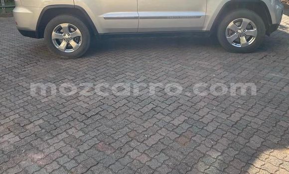 Nunua Ilio tumika Jeep Grand Cherokee Fedha Gari ndani ya Maputo nchini Maputo Nunua Ilio tumika Jeep Grand Cherokee Fedha Gari ndani ya Maputo nchini Maputo