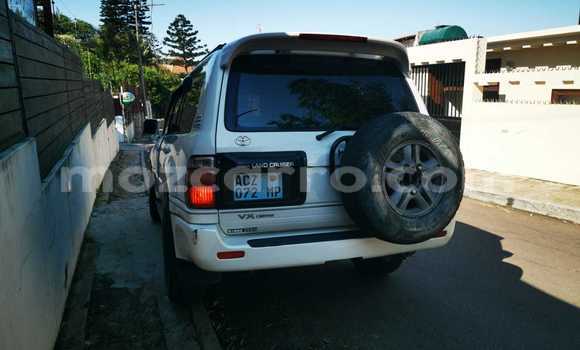 Nunua Ilio tumika Toyota Land Cruiser Prado Nyeupe Gari ndani ya Maputo nchini Maputo Nunua Ilio tumika Toyota Land Cruiser Prado Nyeupe Gari ndani ya Maputo nchini Maputo