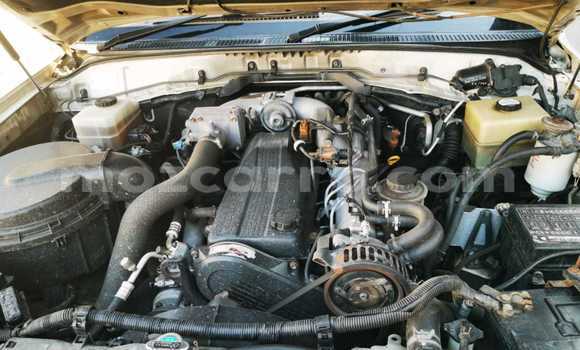 Nunua Ilio tumika Toyota Land Cruiser Prado Nyeupe Gari ndani ya Maputo nchini Maputo Nunua Ilio tumika Toyota Land Cruiser Prado Nyeupe Gari ndani ya Maputo nchini Maputo