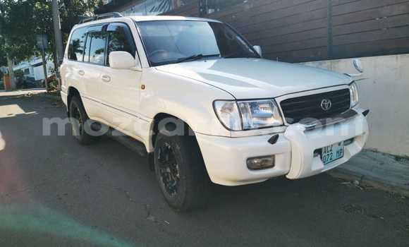 Nunua Ilio tumika Toyota Land Cruiser Prado Nyeupe Gari ndani ya Maputo nchini Maputo Nunua Ilio tumika Toyota Land Cruiser Prado Nyeupe Gari ndani ya Maputo nchini Maputo