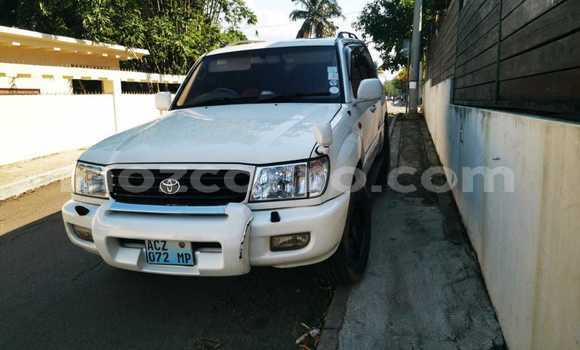 Nunua Ilio tumika Toyota Land Cruiser Prado Nyeupe Gari ndani ya Maputo nchini Maputo Nunua Ilio tumika Toyota Land Cruiser Prado Nyeupe Gari ndani ya Maputo nchini Maputo