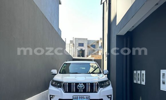 Buy Used Toyota Land Cruiser Prado White Car in Maputo in Maputo Buy Used Toyota Land Cruiser Prado White Car in Maputo in Maputo