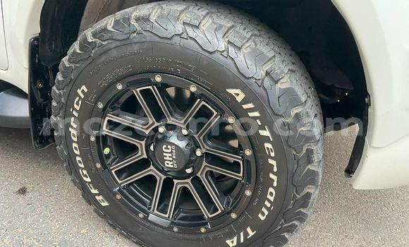 Comprar Novo Toyota Hiluxe Revo Branco Carro em Maputo em Maputo Comprar Novo Toyota Hiluxe Revo Branco Carro em Maputo em Maputo