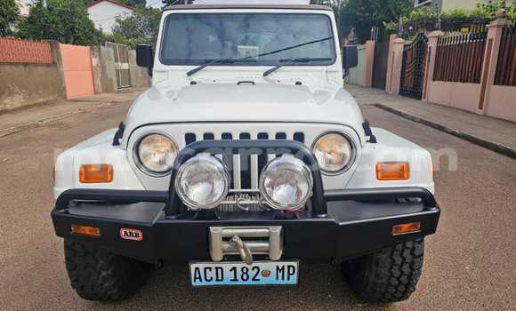 Comprar Usado Jeep Wrangler Branco Carro em Maputo em Maputo