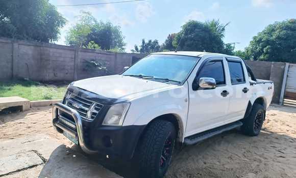Comprar Usado Isuzu KB Branco Carro em Maputo em Maputo