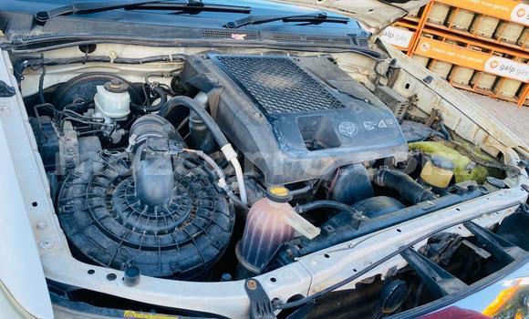 Nunua Ilio tumika Toyota Land Cruiser Prado Nyeupe Gari ndani ya Maputo nchini Maputo Nunua Ilio tumika Toyota Land Cruiser Prado Nyeupe Gari ndani ya Maputo nchini Maputo