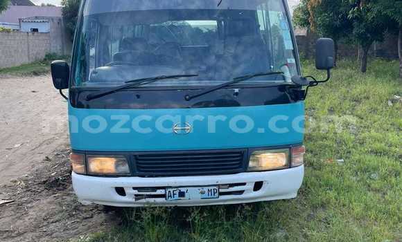 Nunua Ilio tumika Toyota Coaster Bluu Gari ndani ya Maputo nchini Maputo
