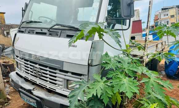 Comprar Usado Mercedes‒Benz Truck Branco Caminhão em Maputo em Maputo Comprar Usado Mercedes‒Benz Truck Branco Caminhão em Maputo em Maputo